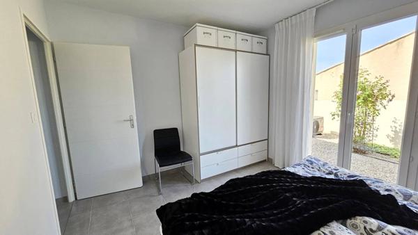 Villa recente avec garage et piscine et parking pour camping-car