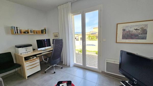 Villa recente avec garage et piscine et parking pour camping-car