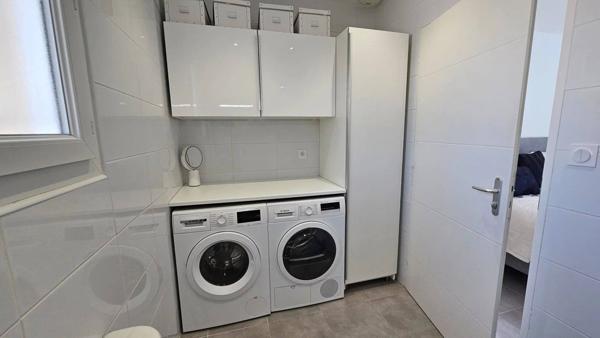 Villa recente avec garage et piscine et parking pour camping-car