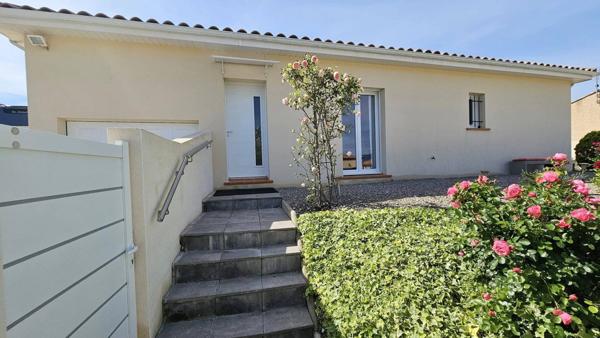 Villa recente avec garage et piscine et parking pour camping-car
