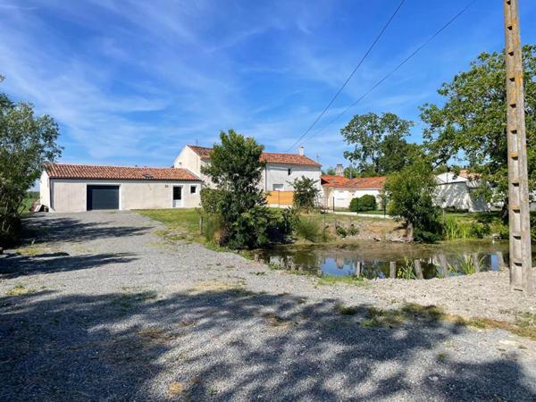 Maison  140 m2  au calme, entièrement rénovée 3 chambres 2 salles d'eau