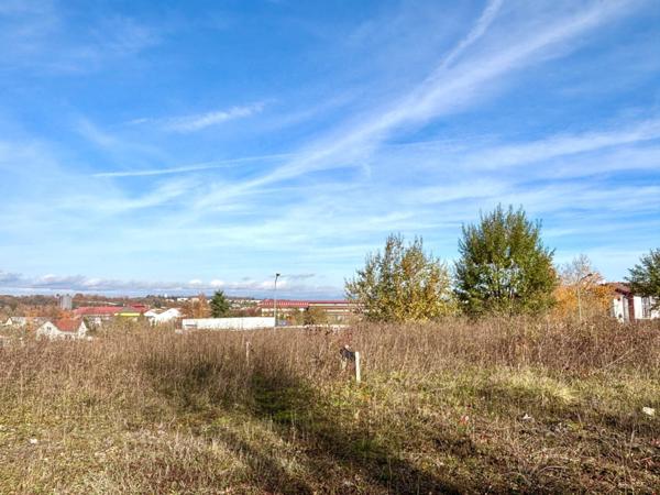 Terrain plat à bâtir en zone artisanale : 20 ares