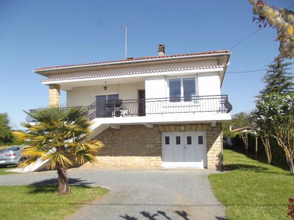 Maison de campagne à la ville ? le charme de la tranquillité à proximité de tout !