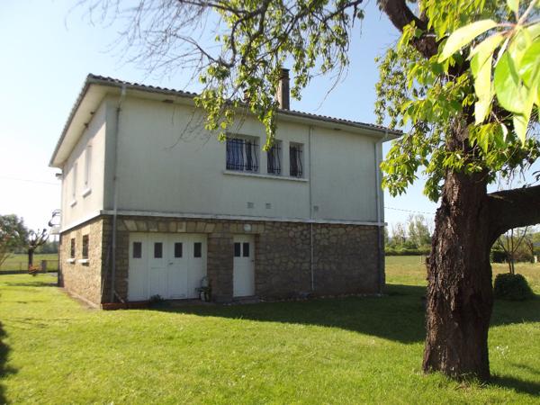 Maison de campagne à la ville ? le charme de la tranquillité à proximité de tout !