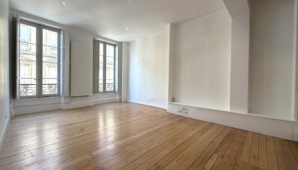 AGEN HYPER CENTRE - Appartement caractère de type 4 d'une surface habitable de 125m² quartier CARNOT.