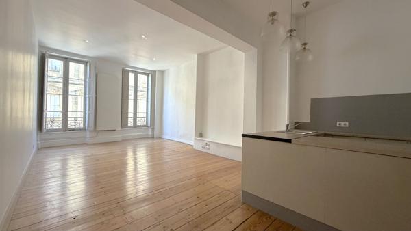 AGEN HYPER CENTRE - Appartement caractère de type 4 d'une surface habitable de 125m² quartier CARNOT.