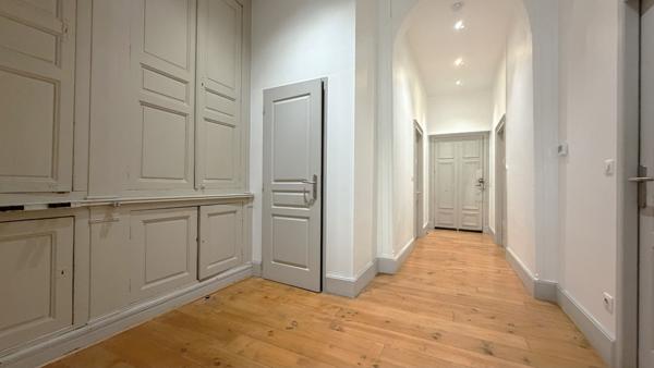 AGEN HYPER CENTRE - Appartement caractère de type 4 d'une surface habitable de 125m² quartier CARNOT.