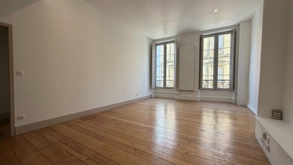 AGEN HYPER CENTRE - Appartement caractère de type 4 d'une surface habitable de 125m² quartier CARNOT.