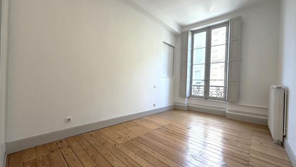 AGEN HYPER CENTRE - Appartement caractère de type 4 d'une surface habitable de 125m² quartier CARNOT.