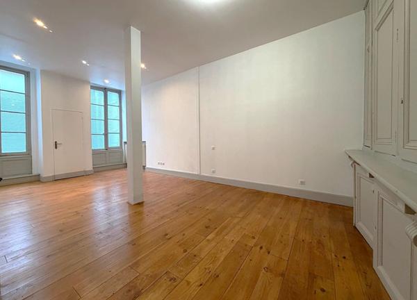 AGEN HYPER CENTRE - Appartement caractère de type 4 d'une surface habitable de 125m² quartier CARNOT.