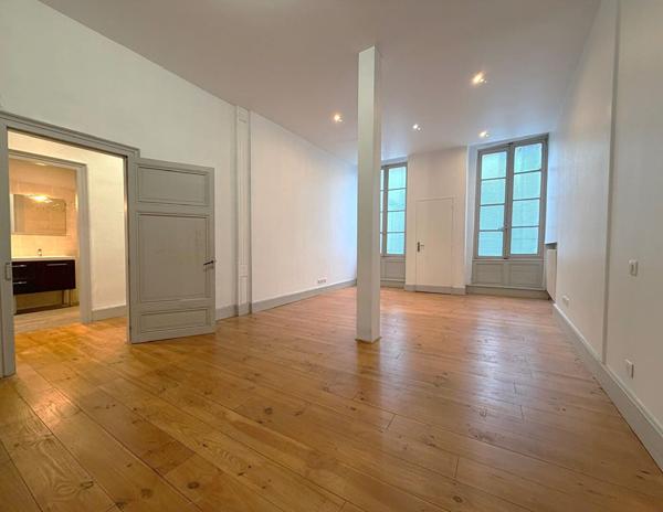 AGEN HYPER CENTRE - Appartement caractère de type 4 d'une surface habitable de 125m² quartier CARNOT.