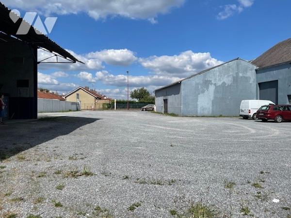 Bâtiment en pierres et briques, à usage de stockage