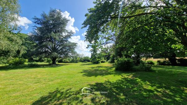 Maison familiale de 5 chambres sur 4 215 m² de terrain – Sans vis-à-vis, grands volumes et cadre paisible Rouillé (86480)