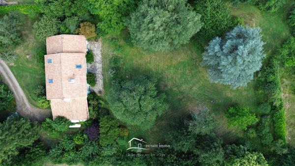 Maison familiale de 5 chambres sur 4 215 m² de terrain – Sans vis-à-vis, grands volumes et cadre paisible Rouillé (86480)