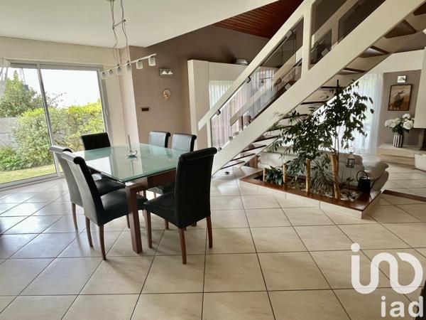 Maison d’architecte 7 pièces de 155 m² à Chartres-de-Bretagne (35131)