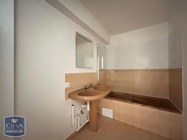 Appartement à louer 2 pièces 66.56m² Chartres (28000)