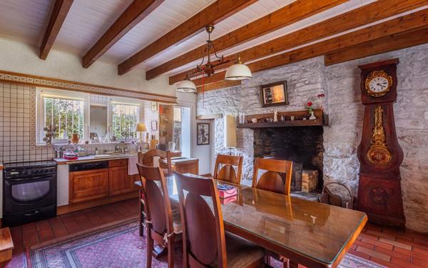 Maison à vendre    7 pièces • 350 m2 Séné