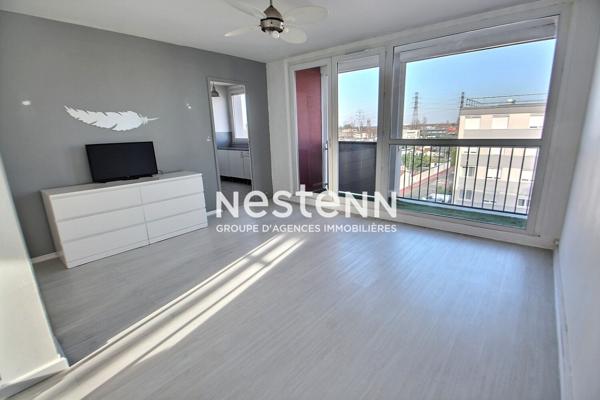 4 Dernier étage ? Balcon ? Vue dégagée ? Métro D ? Vénissieux Charreard