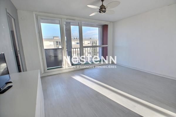 4 Dernier étage ? Balcon ? Vue dégagée ? Métro D ? Vénissieux Charreard