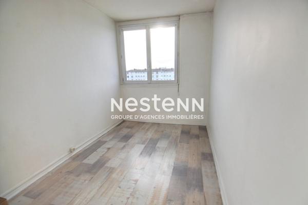 4 Dernier étage ? Balcon ? Vue dégagée ? Métro D ? Vénissieux Charreard