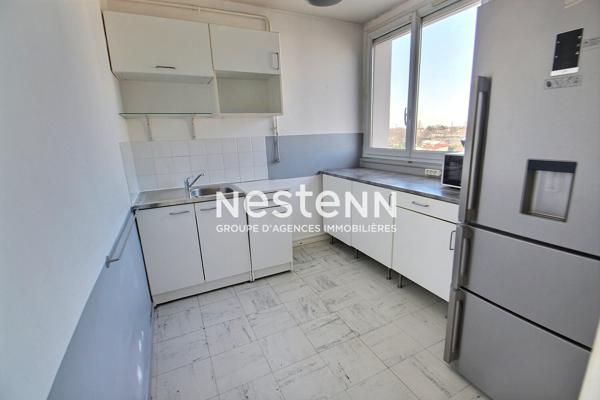 4 Dernier étage ? Balcon ? Vue dégagée ? Métro D ? Vénissieux Charreard