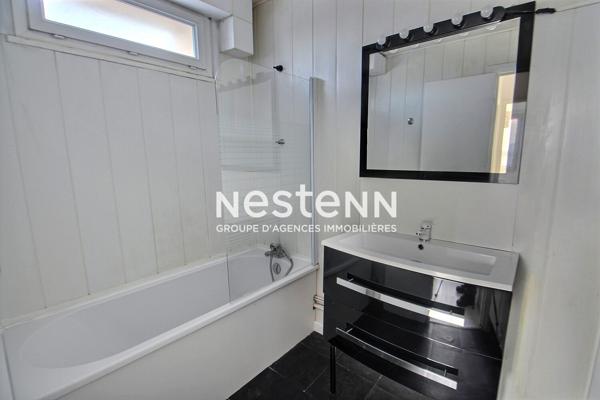 4 Dernier étage ? Balcon ? Vue dégagée ? Métro D ? Vénissieux Charreard