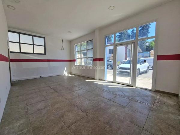 Location                                                      Local commercial
                        
                     3 pièces                      174 m2                     à Draguignan