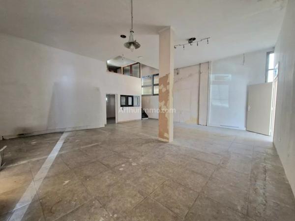 Location                                                      Local commercial
                        
                     3 pièces                      174 m2                     à Draguignan
