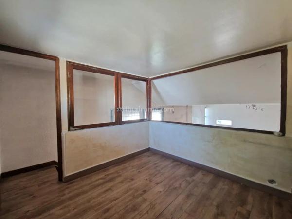 Location                                                      Local commercial
                        
                     3 pièces                      174 m2                     à Draguignan