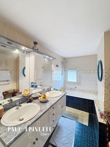 Maison bourgeoise 298m2 avec annexe et jardin clos paysagé