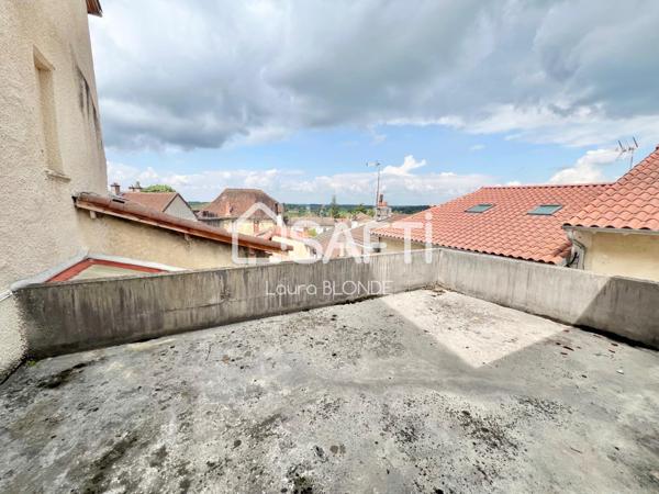 idéal investisseur ! Immeuble de 240 m2 avec local co et terrasse surplombant le centre ville de St-Amour