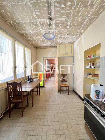 idéal investisseur ! Immeuble de 240 m2 avec local co et terrasse surplombant le centre ville de St-Amour