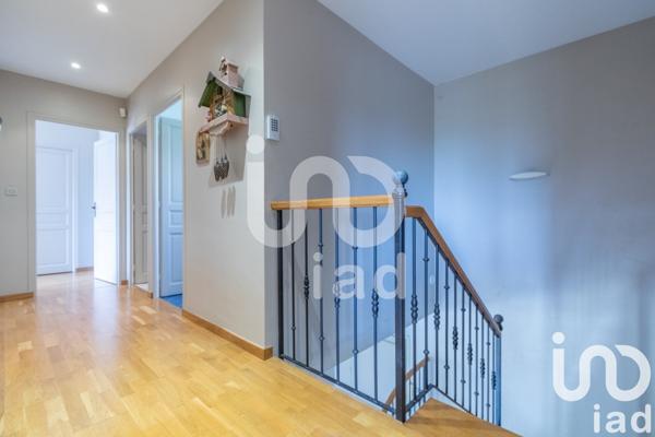 Maison 7 pièces de 250 m² à Charbonnières-les-Bains (69260)