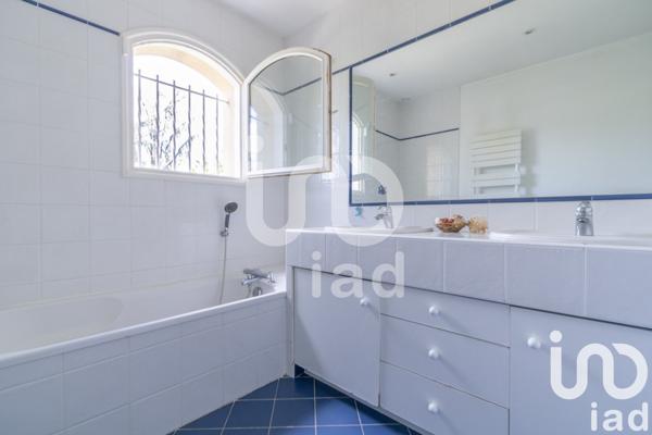 Maison 7 pièces de 250 m² à Charbonnières-les-Bains (69260)