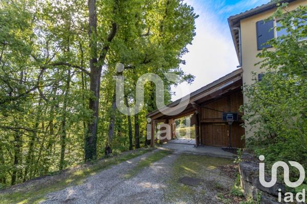 Maison 7 pièces de 250 m² à Charbonnières-les-Bains (69260)