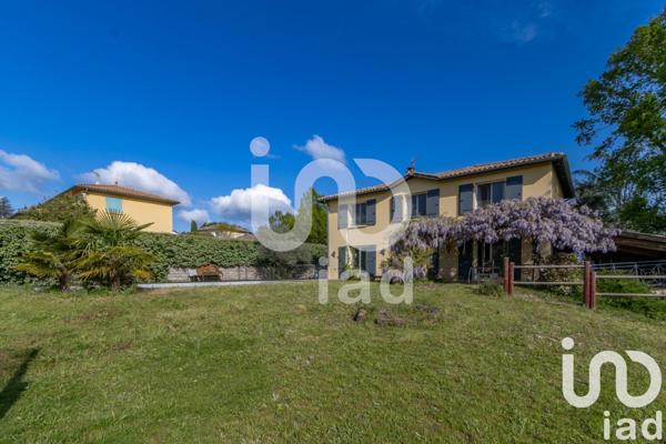 Maison 7 pièces de 250 m² à Charbonnières-les-Bains (69260)