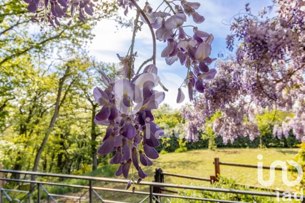Maison 7 pièces de 250 m² à Charbonnières-les-Bains (69260)