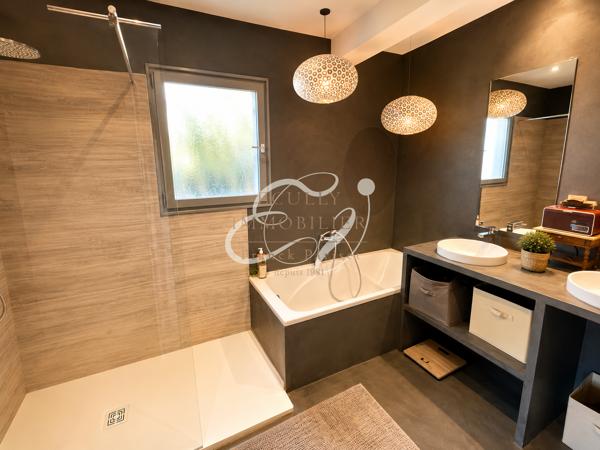VENTE 69890 LA TOUR DE SALVAGNY MAISON 175 m2 carrez et 200 m2 utiles sur 1500 m2 DE TERRAIN, piscine