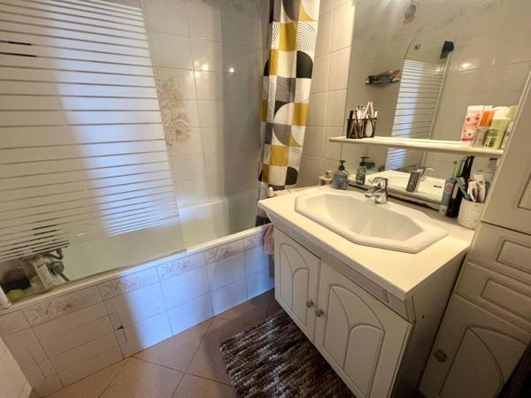HOUILLES CENTRE : Appartement 3 pièces - 68 m2 340 000 € **  - Référence  999