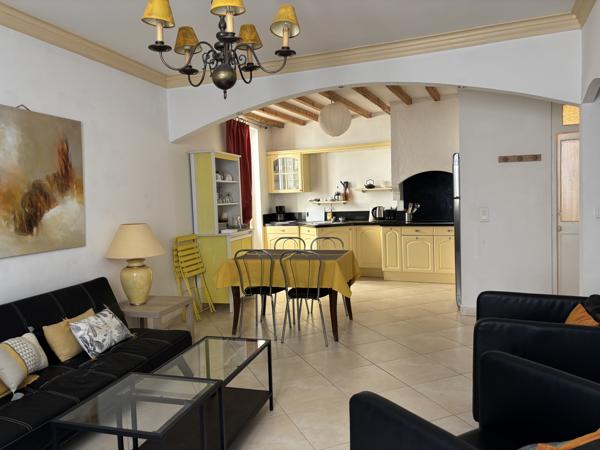AVIGNON INTRA-MUROS QUARTIER LES HALLES, APPARTEMENT TYPE 3, 66 m², 2ème ET DERNIER ETAGE