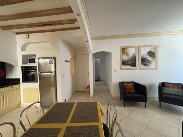 AVIGNON INTRA-MUROS QUARTIER LES HALLES, APPARTEMENT TYPE 3, 66 m², 2ème ET DERNIER ETAGE