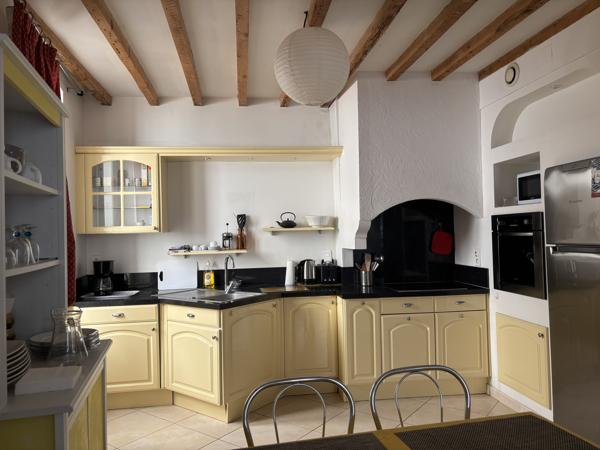 AVIGNON INTRA-MUROS QUARTIER LES HALLES, APPARTEMENT TYPE 3, 66 m², 2ème ET DERNIER ETAGE