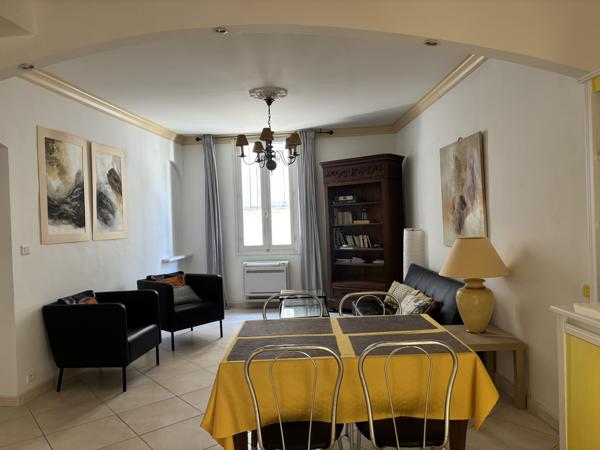 AVIGNON INTRA-MUROS QUARTIER LES HALLES, APPARTEMENT TYPE 3, 66 m², 2ème ET DERNIER ETAGE
