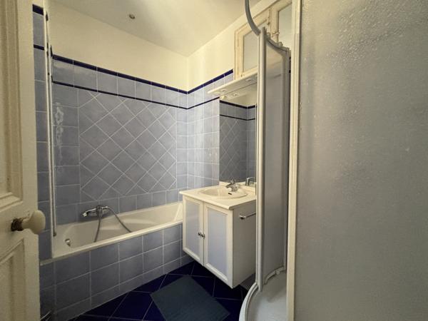AVIGNON INTRA-MUROS QUARTIER LES HALLES, APPARTEMENT TYPE 3, 66 m², 2ème ET DERNIER ETAGE