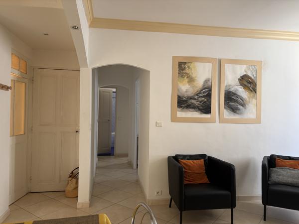 AVIGNON INTRA-MUROS QUARTIER LES HALLES, APPARTEMENT TYPE 3, 66 m², 2ème ET DERNIER ETAGE