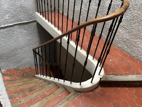 AVIGNON INTRA-MUROS QUARTIER LES HALLES, APPARTEMENT TYPE 3, 66 m², 2ème ET DERNIER ETAGE