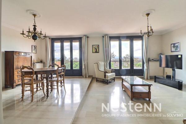 Saint-Priest Village, Appartement 5 Pièces, 124m2, dernier étage, double balcon, stationnement, cave.