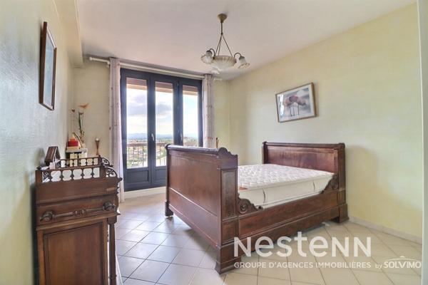 Saint-Priest Village, Appartement 5 Pièces, 124m2, dernier étage, double balcon, stationnement, cave.