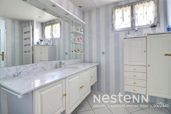 Saint-Priest Village, Appartement 5 Pièces, 124m2, dernier étage, double balcon, stationnement, cave.