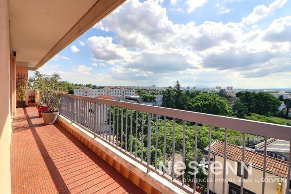 Saint-Priest Village, Appartement 5 Pièces, 124m2, dernier étage, double balcon, stationnement, cave.